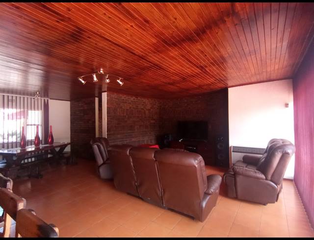 4 BEDROOM HOUSE FOR SALE IN THREE RIVERS EAST